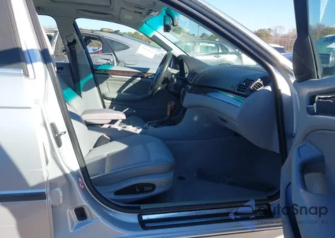 2002 BMW 325Xit z USA, uszkodzony, nr VIN WBAEP33442PF01145